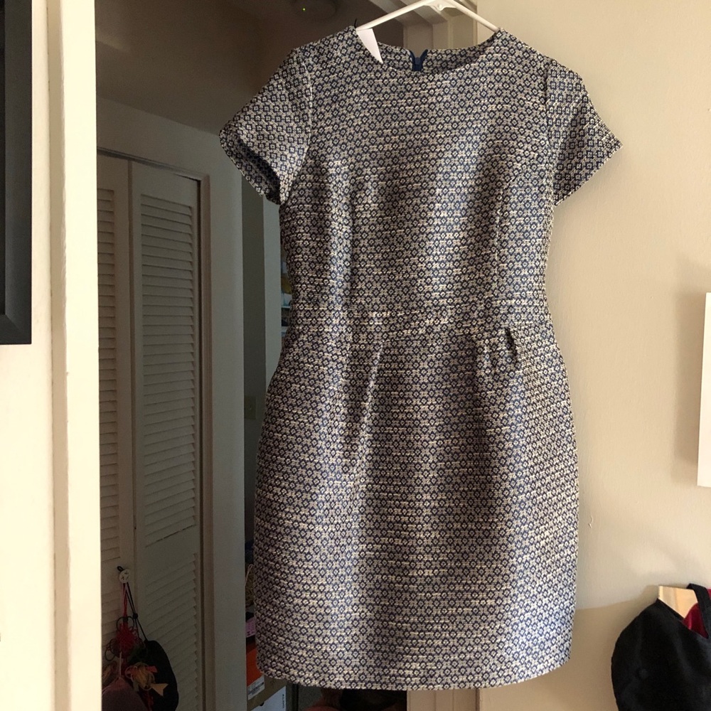 Embroidered blue sheath dress NEED GONE